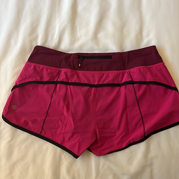 Lululemon speed up shorts size 8 - Picture 3 of 4